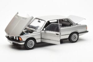 BMW 323i E21 Aspen Argent AUTOart 1:18 80430433552 Métal Moulé — image 2 sur 8