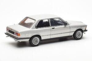 BMW 323i E21 Aspen Argent AUTOart 1:18 80430433552 Métal Moulé — image 3 sur 8