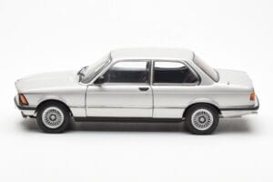 BMW 323i E21 Aspen Argent AUTOart 1:18 80430433552 Métal Moulé — image 4 sur 8