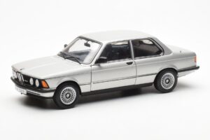 BMW 323i E21 Aspen Argent AUTOart 1:18