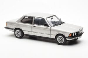 BMW 323i E21 Aspen Argent AUTOart 1:18 80430433552 Métal Moulé — image 6 sur 8