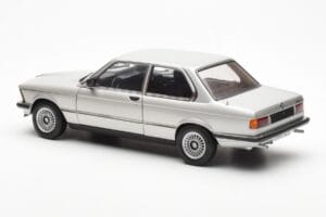 BMW 323i E21 Aspen Argent AUTOart 1:18 80430433552 Métal Moulé — image 7 sur 8