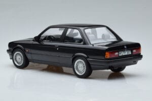 BMW 325i E30 Noir Norev 1:18 183203 Métal Moulé — image 5 sur 6