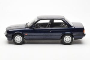 BMW 325i E30 Bleu Métallique Norev 1:18 183201 Métal Moulé — image 3 sur 6