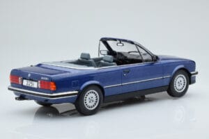 BMW 325i E30 Cabriolet Bleu MCG 1:18 MCG18381 Métal Moulé — image 2 sur 5