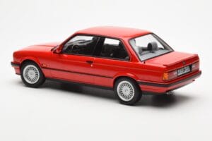 BMW 325i E30 Rouge Norev 1:18 183202 Métal Moulé — image 5 sur 6