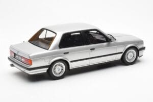 BMW 325i E30 Argent Otto 1:18 OT912 Résine — image 2 sur 6