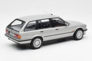 BMW 325i E30 Touring Argent Norev 1:18 183216 Métal Moulé — image 2 sur 6