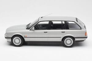 BMW 325i E30 Touring Argent Norev 1:18 183216 Métal Moulé — image 3 sur 6