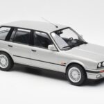 BMW 325i E30 Touring Argent Norev 1:18 183216 - image 4 of 6