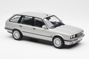 BMW 325i E30 Touring Argent Norev 1:18 183216 Métal Moulé — image 4 sur 6