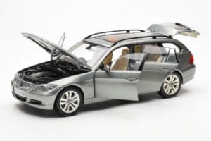 BMW 330i E91 Touring Gris Metallic Kyosho 1:18 80430394359 Métal Moulé — image 2 sur 8