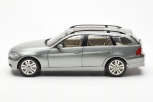 BMW 330i E91 Touring Gris Metallic Kyosho 1:18 80430394359 Métal Moulé — image 4 sur 8