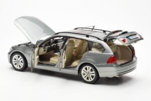 BMW 330i E91 Touring Gris Metallic Kyosho 1:18 80430394359 Métal Moulé — image 5 sur 8
