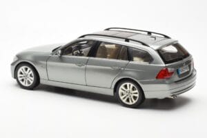 BMW 330i E91 Touring Gris Metallic Kyosho 1:18 80430394359 Métal Moulé — image 7 sur 8