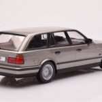 BMW 530i E34 Touring Gris Métallisé MCG 1:18 - image 2 of 6