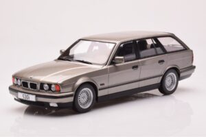 BMW 530i E34 Touring Gris Métallisé MCG 1:18