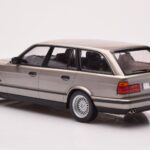 BMW 530i E34 Touring Gris Métallisé MCG 1:18 - image 5 of 6
