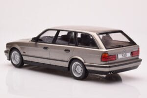 BMW 530i E34 Touring Gris Métallisé MCG 1:18 MCG18330 Métal Moulé — image 5 sur 6