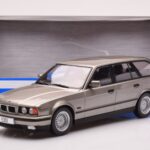 BMW 530i E34 Touring Gris Métallisé MCG 1:18 - image 6 of 6