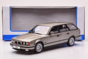 BMW 530i E34 Touring Gris Métallisé MCG 1:18 MCG18330 Métal Moulé — image 6 sur 6
