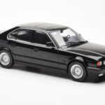 BMW 540i E34 Noir Metallic MCG 1:18 - image 4 of 6