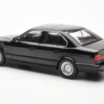 BMW 540i E34 Noir Metallic MCG 1:18 - image 5 of 6