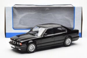 BMW 540i E34 Noir Metallic MCG 1:18 MCG18157 Métal Moulé — image 6 sur 6