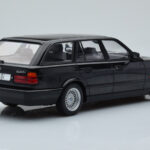 BMW 540i E34 Touring Noir Métallisé MCG 1:18 - image 2 of 6