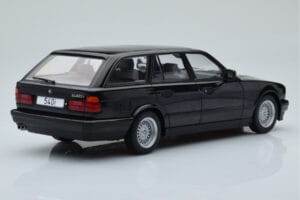 BMW 540i E34 Touring Noir Métallisé MCG 1:18 MCG18329 Métal Moulé — image 2 sur 6