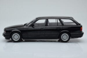 BMW 540i E34 Touring Noir Métallisé MCG 1:18 MCG18329 Métal Moulé — image 3 sur 6