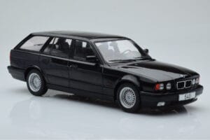 BMW 540i E34 Touring Noir Métallisé MCG 1:18 MCG18329 Métal Moulé — image 4 sur 6