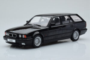 BMW 540i E34 Touring Noir Métallisé MCG 1:18