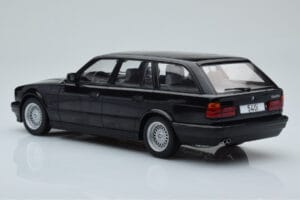 BMW 540i E34 Touring Noir Métallisé MCG 1:18 MCG18329 Métal Moulé — image 5 sur 6
