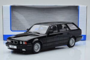 BMW 540i E34 Touring Noir Métallisé MCG 1:18 MCG18329 Métal Moulé — image 6 sur 6