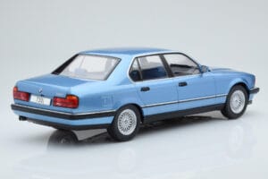 BMW 7 Series E32 730i Bleu MCG 1:18 MCG18160 Métal Moulé — image 2 sur 5