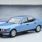 BMW 7 Series E32 730i Bleu MCG 1:18 MCG18160 Métal Moulé - image 5 of 5