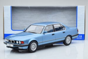 BMW 7 Series E32 730i Bleu MCG 1:18 MCG18160 Métal Moulé — image 5 sur 5