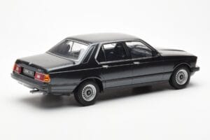 BMW 733i E23 Noir Metallic KK-Scale 1:18 KKDC180101 Métal Moulé — image 2 sur 6