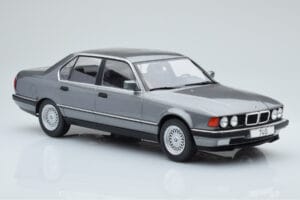 BMW 7 Series E32 740i Argent MCG 1:18 MCG18161 Métal Moulé — image 3 sur 5