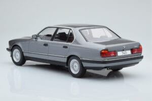 BMW 7 Series E32 740i Argent MCG 1:18 MCG18161 Métal Moulé — image 4 sur 5