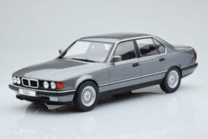 BMW 7 Series E32 740i Argent MCG 1:18 MCG18161 Métal Moulé