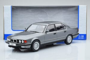 BMW 7 Series E32 740i Argent MCG 1:18 MCG18161 Métal Moulé — image 5 sur 5