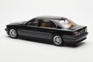 BMW 750iL E38 Noir Otto 1:18 OT609 Résine — image 5 sur 6