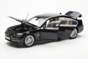 BMW 750Li F02 Facelift Carbon Noir Kyosho 1:18 08784BK Métal Moulé — image 2 sur 8