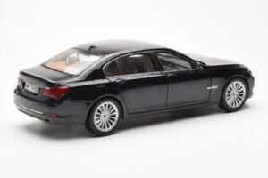 BMW 750Li F02 Facelift Carbon Noir Kyosho 1:18 08784BK Métal Moulé — image 3 sur 8