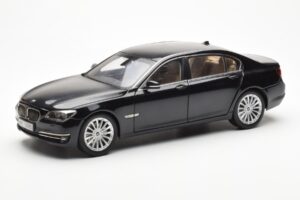 BMW 750Li F02 Facelift Carbon Noir Kyosho 1:18