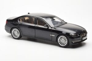 BMW 750Li F02 Facelift Carbon Noir Kyosho 1:18 08784BK Métal Moulé — image 6 sur 8