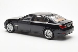 BMW 750Li F02 Facelift Carbon Noir Kyosho 1:18 08784BK Métal Moulé — image 7 sur 8
