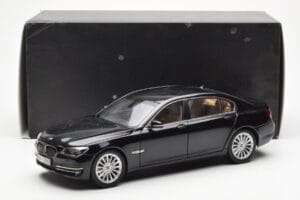 BMW 750Li F02 Facelift Carbon Noir Kyosho 1:18 08784BK Métal Moulé — image 8 sur 8
